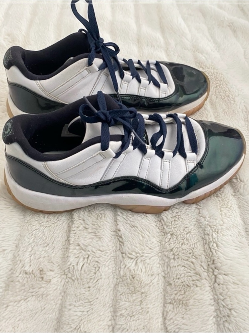 Air Jordan 11 Low Retro GS Emerald Sneakers Size 10
